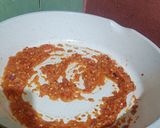 Foto langkah ke 2 dari resep Telor Ceplok Pedas.
