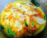 A picture of step 2 of Quick Spicy Seafood Noodles :).