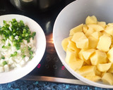 Foto del paso 3 de la receta: Patatas guisadas con langostinos