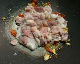รูปขั้นตอนการทำที่ 1 ของ กะเพราหมูชิ้นใส่ไข่แดงเค็ม 🥚🐷