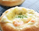 A picture of step 20 of Gratin Bread (with Microwaved White Sauce).