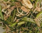 Foto langkah ke 2 dari resep Tumis kangkung toge.