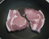 A picture of step 1 of Restaurant-style Pork Saute.