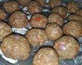 A picture of step 2 of Cheesy meatballs.
