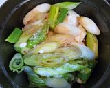 A picture of step 5 of Easy Pork Shoulder Kakuni (Simmered Pork Cubes) with Leeks.