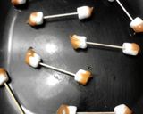 A picture of step 5 of Secondhand Cottonswabs / Used Q-Tips Halloween.