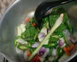 Foto langkah ke 3 dari resep Oseng/Tumis kikil cabai hijau.