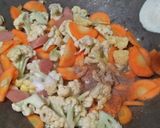 Foto langkah ke 5 dari resep Tumis Sayur Sosis.
