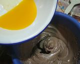 Foto langkah ke 4 dari resep Black forest roll cake.