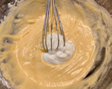 Foto del paso 7 de la receta: Muffins de mantequilla con trocitos de chocolate con leche