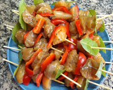 Foto del paso 2 de la receta: Pinchitos de pollo o pavo al grill con pimiento macerados con soja para aperitivo