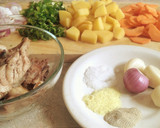 Foto langkah ke 1 dari resep Sup Ayam Bumbu Meresap.