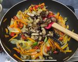 Foto langkah ke 5 dari resep Tumis Jamur Shitake.