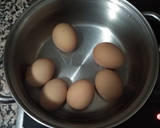 Foto del paso 2 de la receta: Huevos rellenos ☺️