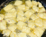 A picture of step 2 of Onion crackers🍽.