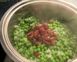 Foto del paso 2 de la receta: Guisantes con jamón y huevo trufado