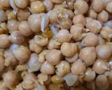 A picture of step 2 of Fry chatpati chaat.