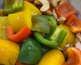 A picture of step 2 of Stir-Fried Chicken with Cashew Nuts.