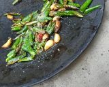 तवा मिर्च मसाला फ्राई (Tava Mirch masala fry recipe in Hindi) रेसिपी चरण 2 फोटो