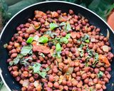 A picture of step 5 of Kalay chana chaat.