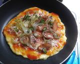 Foto langkah ke 4 dari resep Homemade Chicken Sausage Pizza.