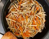 Foto langkah ke 2 dari resep Crunchy Kinpira Gobo.