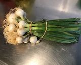 Une image de l'étape 1 de Noix de saint Jacques aux petits oignons blancs.