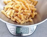 Foto del passaggio 1 della ricetta Fusilli panna e pancetta