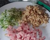 Foto del paso 1 de la receta: Ravioles a la caruso con puerro