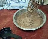 2 टायर किट कैट गेम्स चॉकलेट केक रेसिपी चरण 3 फोटो