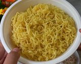 Foto langkah ke 1 dari resep Lumpia Isi Mie, Sosis dan Wortel.