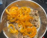 A picture of step 3 of Cashew chicken with egg.