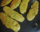 A picture of step 2 of Sechzwan Frankie Roll.