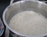 A picture of step 4 of Brown rice porridge with frozen raspberries.