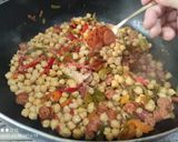 Foto del paso 3 de la receta: Garbanzos con pimientos y chistorra
