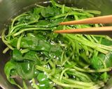 Hình bước làm 1 của món Salad rau chân vịt kiểu Hàn - công thức maangchi