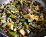 बटाटा भिंडी फ्राई (Batata bhindi fry recipe in Hindi) रेसिपी चरण 4 फोटो