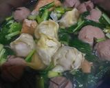Foto langkah ke 5 dari resep Sup Bakso dan Pangsit.