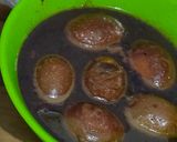 Foto langkah ke 4 dari resep Semur telur kecap.