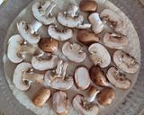 Gambar langkah 1 resipi Mushroom Tortilla Pizza.