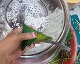 Foto langkah ke 4 dari resep Lupis Ketan Putih Bungkus Daun Pisang.