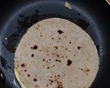 A picture of step 2 of Egg roll.