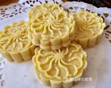 A picture of step 16 of Easy Mung Bean Cakes.