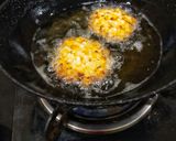 A picture of step 5 of Sabudana Vada.