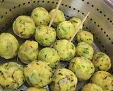A picture of step 2 of Steamed Veg Lolipops.