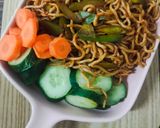 Gambar langkah 7 resipi Mi Konjac goreng.