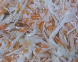 Foto del paso 4 de la receta: Ensalada de repollo con zanahoria