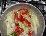Foto del paso 2 de la receta: Guiso de pollo con arroz arrepollado..