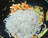 Une image de l'étape 3 de Nouilles de riz sautées.
