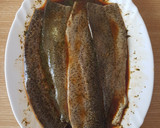 Foto del paso 2 de la receta: 🇪🇦 Filetes de trucha a la plancha marinados con soja y eneldo